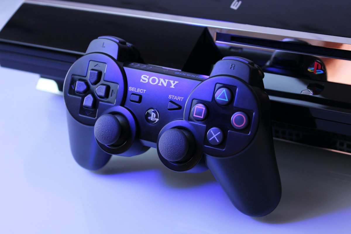 Dual high-refresh gaming displays with ambient lighting