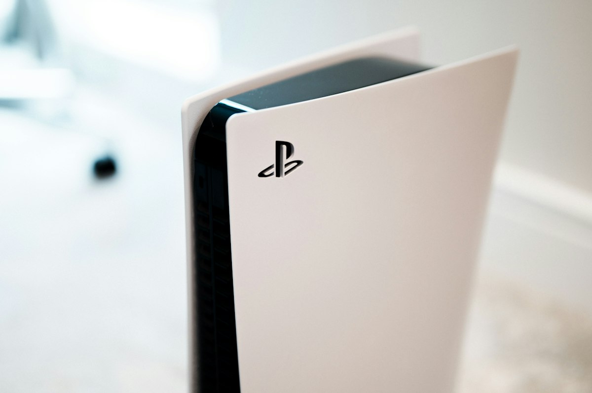 What Gaming Console Should I Buy? PS5 vs Xbox Series X vs Nintendo Switch